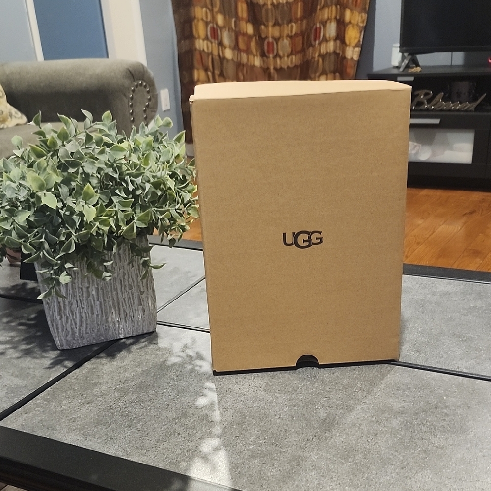 UGG Brown VR Headset